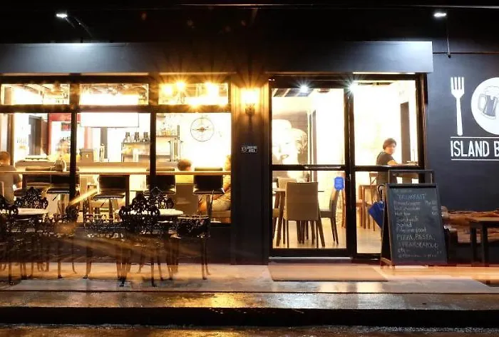 Island Brasserie Hostel