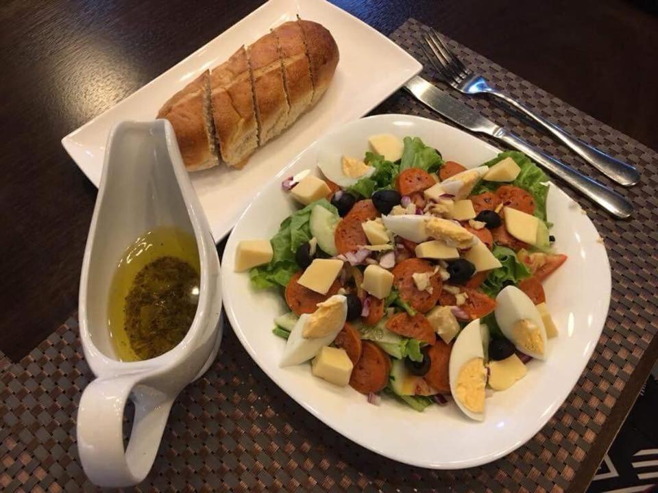 Island Brasserie Bed & Breakfast